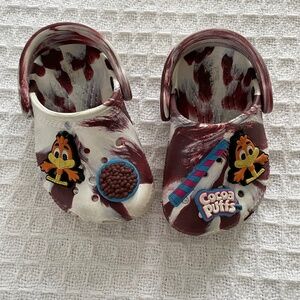 NWOB Baby/Toddler Cocoa Puff Crocs - Size 4